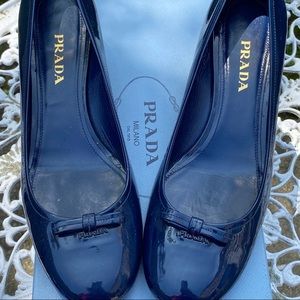 Prada Royal Vernice +Caprett Pumps